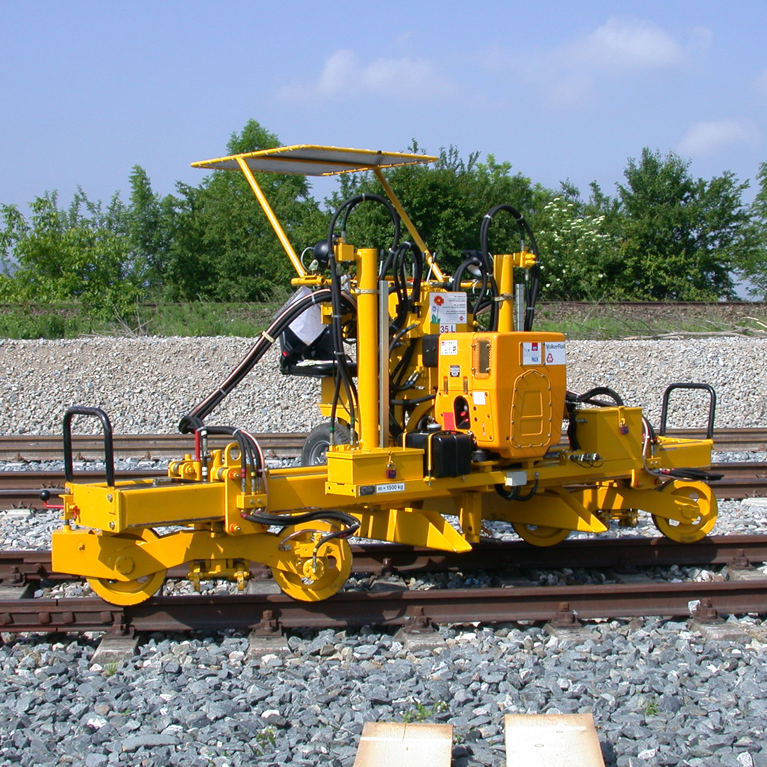 Versetzen von Schienen auf gewünschte SpurweitePositioning of rails to the desired track gauge