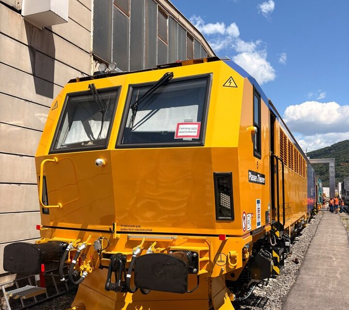 Pod pokličkou: nahlédli jsme do výroby Plasser & Theurer